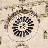 Anche il rosone della Cattedrale fu rifatto da zero per andare a sostituire il finestrone installato in epoca barocca